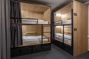 Хостел Kyiv hostel & hotel . Место в женском 8-местном номере А  1