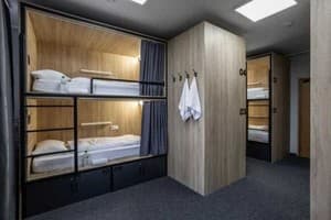 Хостел Kyiv hostel & hotel . Место в мужском 12-местном номере Е (нижний) 1